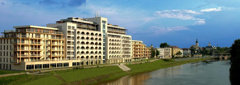 Dunalux Apartman Győr Esterno foto